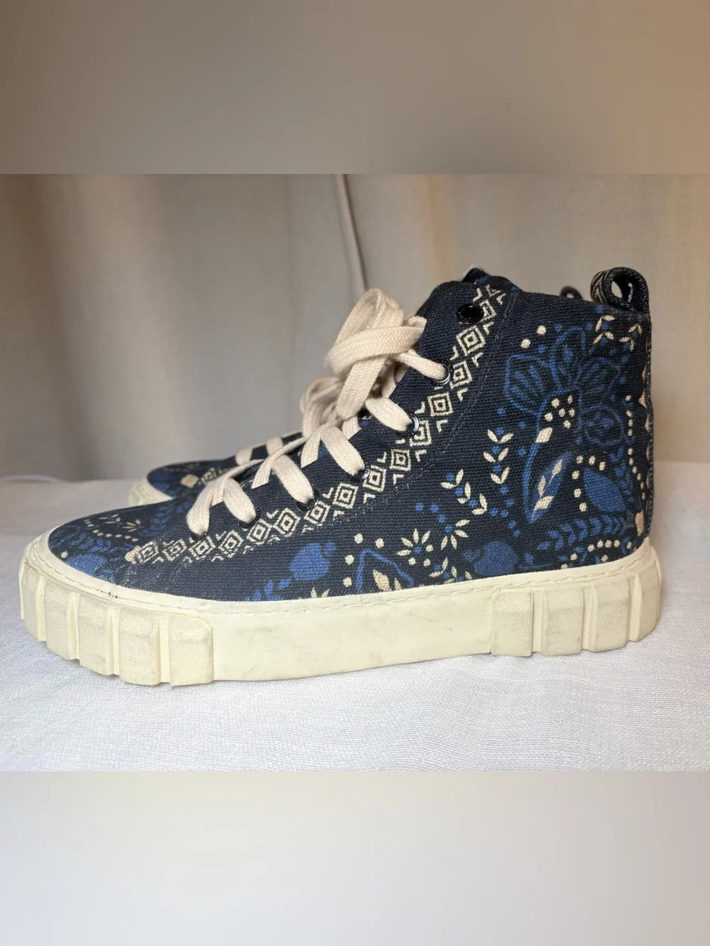 FARM Rio Black Macaw Forest Flatform High Top Platform Statement Sneakers Sz 8.5